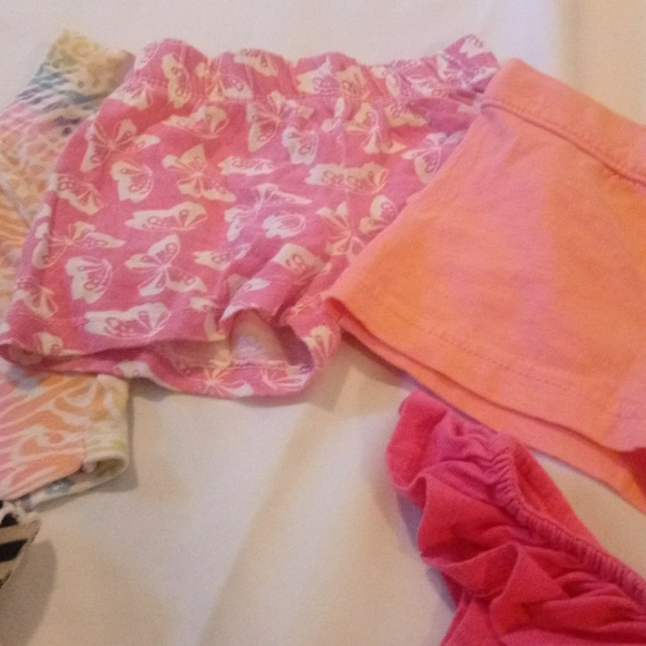 ⬇️ 5 Summer Pieces 2 Tops 3 Bottoms 18 Months - Picture 2 of 8